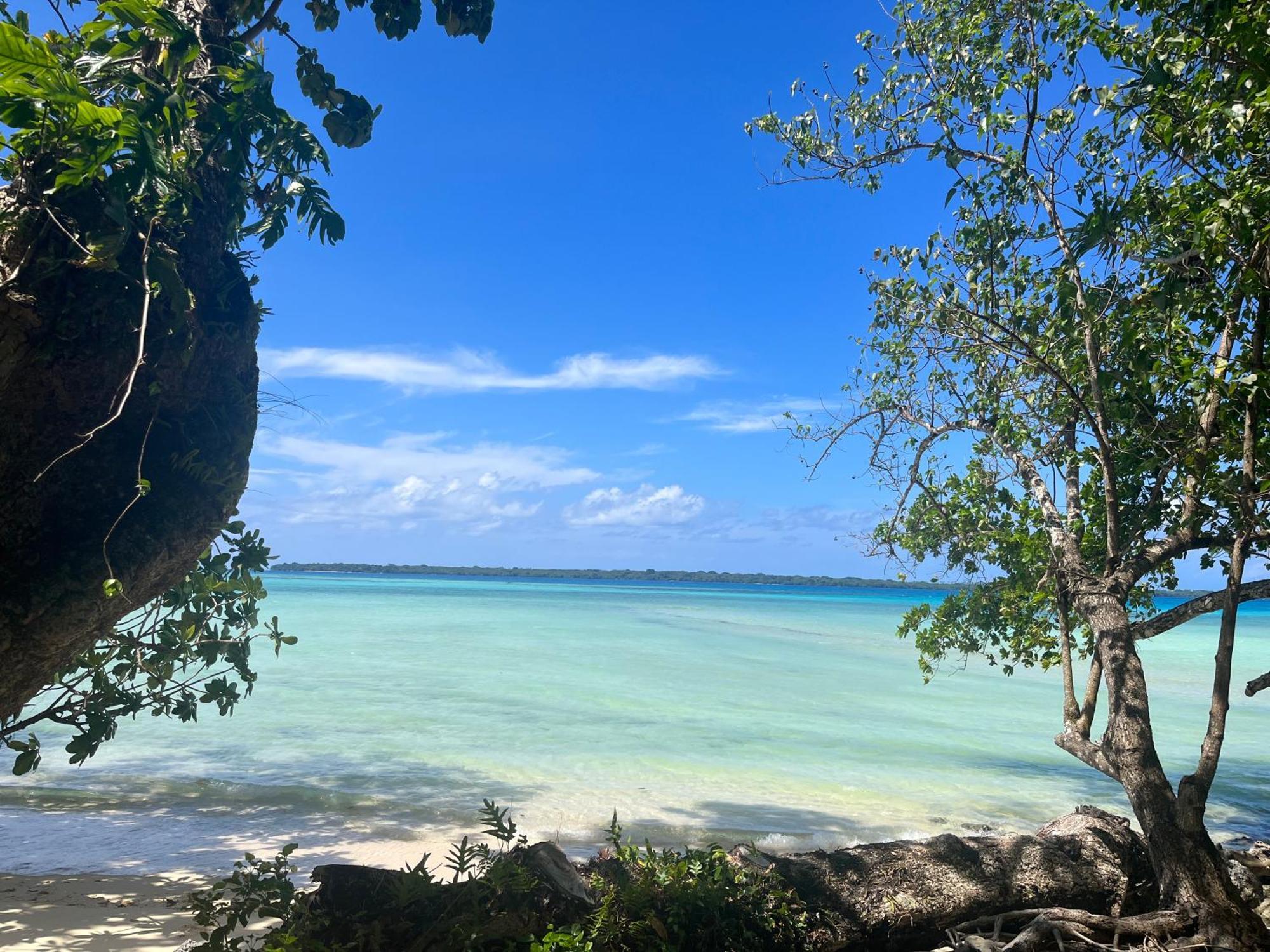 Lope Lope Beach Bungalows Luganville Bagian luar foto