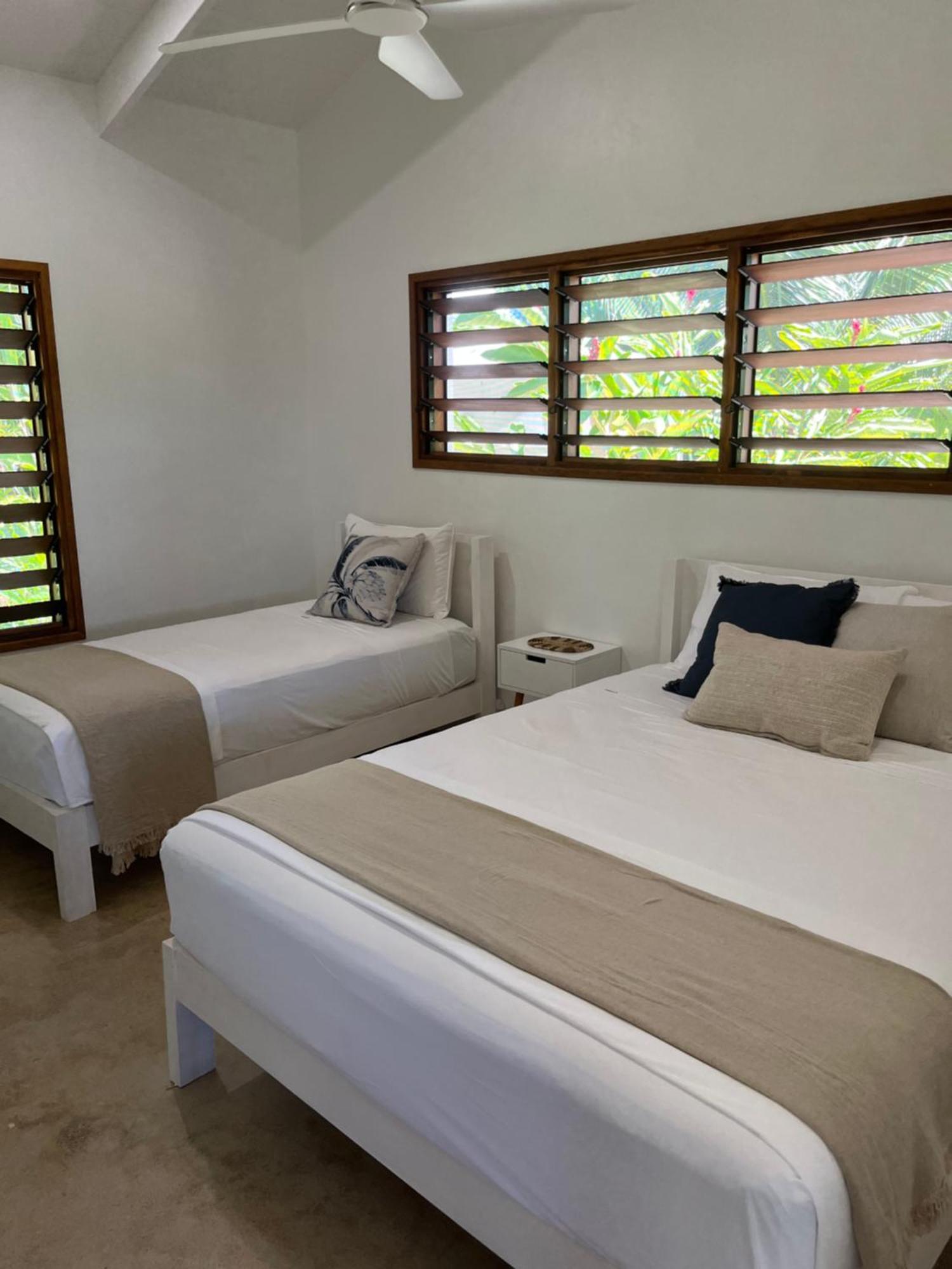 Lope Lope Beach Bungalows Luganville Bagian luar foto