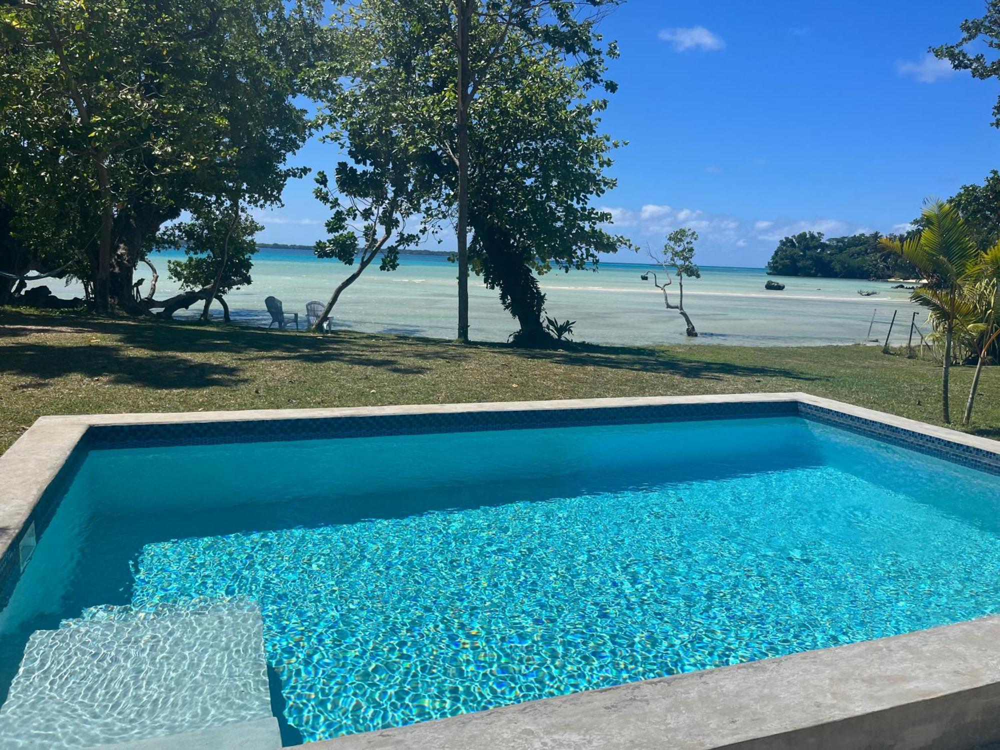 Lope Lope Beach Bungalows Luganville Bagian luar foto