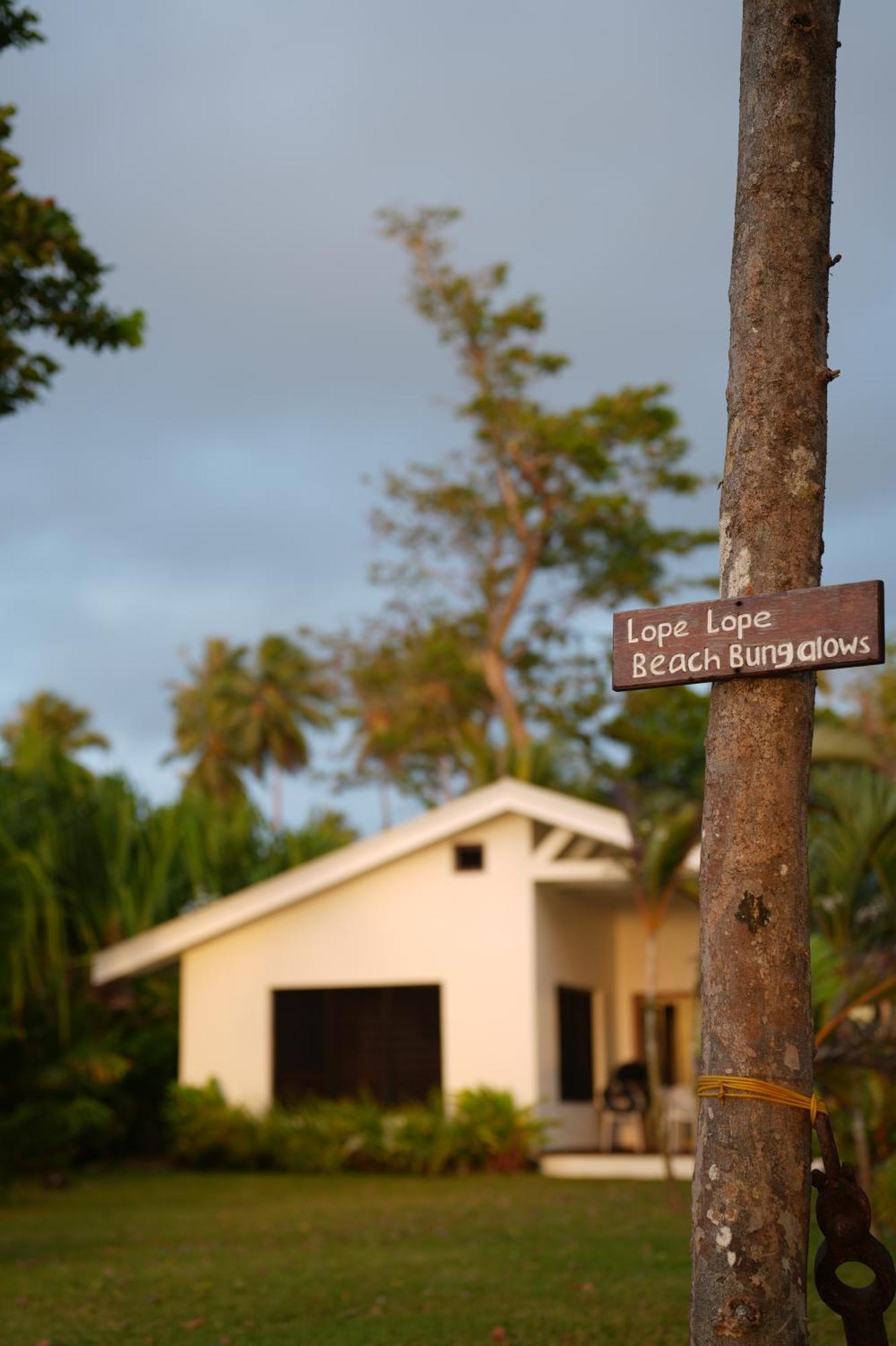 Lope Lope Beach Bungalows Luganville Bagian luar foto